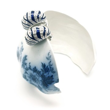 black enamel and clear rhinestones - Bliinkt