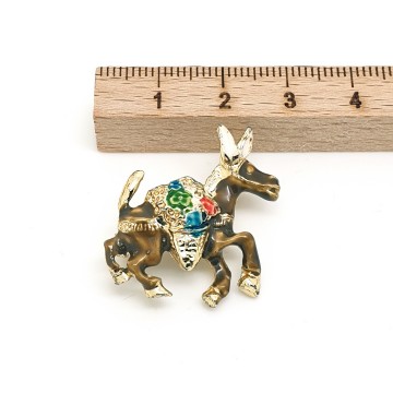 Hollywood - tiny donkey with flower basket - Bliinkt