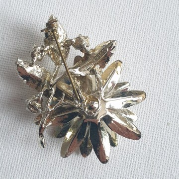 Hollywood light goldtone flower brooch with red center rhinestone and faux pearls