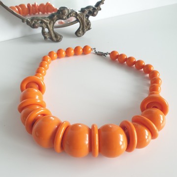 Bright orange 60s/70s large plastic balls necklace - Bliinkt