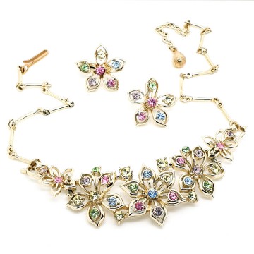 Jewelcraft - Coro, flower necklace and earring set