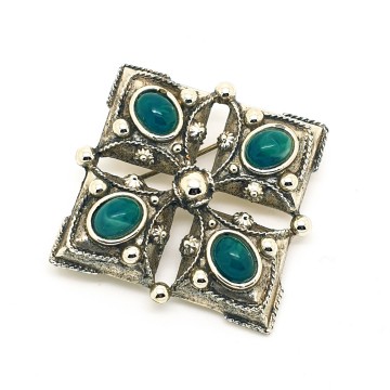 Jewelcraft, Coro - silvertone square brooch with green cabochons - Bliinkt
