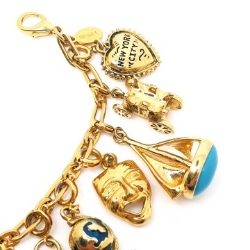 Joan Rivers - goldtone charm bracelet with 14 charms - Bliinkt