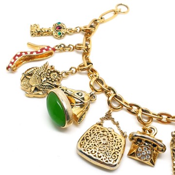 Joan Rivers - goldtone charm bracelet with 14 charms - Bliinkt