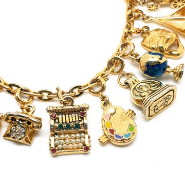 Joan Rivers - goldtone charm bracelet with 14 charms - Bliinkt