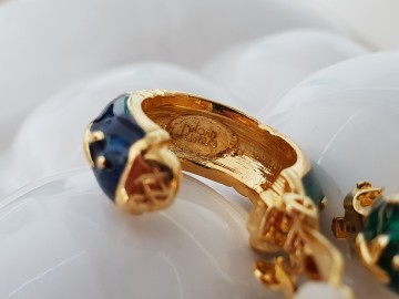 Joan Rivers set 'Hugs & Kisses' oorbellen en drie armbanden goudkleurig met emaille rood blauw en groen oorbel
