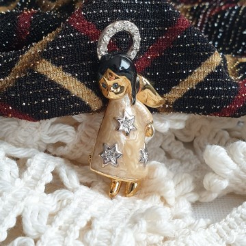 Keyes angel brooch with aura