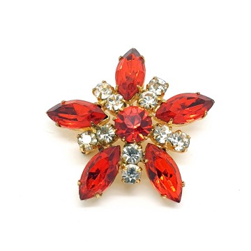 Kleine bloembroche met rode navFlower shaped brooch with red navette and tiny clear rhinestones - Bliinktette en kleine heldere strass   bliinkt