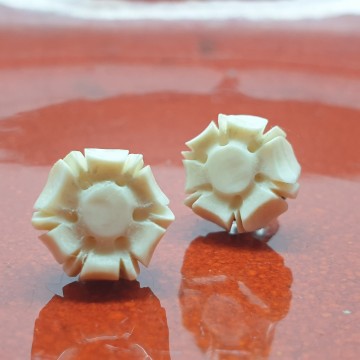 Ivoorkleurige oorbelletjes