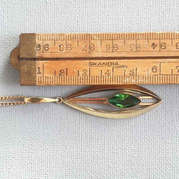 K&L, Kordes und Lichtenfels - Amerik, Germany - goldplated pendant with emerald green glass stone - Bliinkt