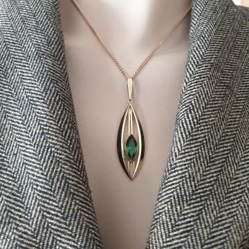 K&L, Kordes und Lichtenfels - Amerik, Germany - goldplated pendant with emerald green glass stone - Bliinkt