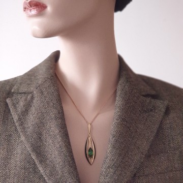 K&L, Kordes und Lichtenfels - Amerik, Germany - goldplated pendant with emerald green glass stone - Bliinkt