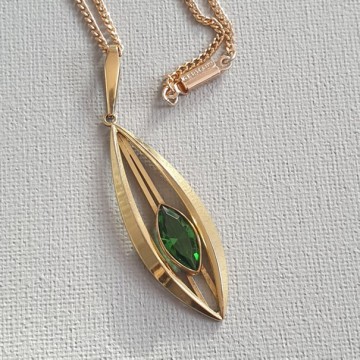 K&L, Kordes und Lichtenfels - Amerik, Germany - goldplated pendant with emerald green glass stone - Bliinkt