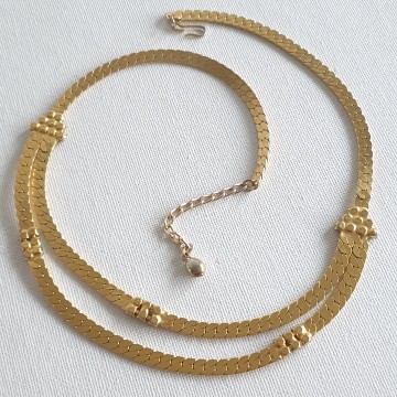 Short goldtone necklace with opaque turquoise rhinestones - Bliinkt