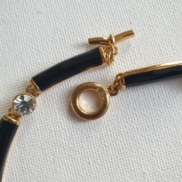 Short goldtone necklace with black enamel links and clear rhinestones signed N with crown - Bliinkt