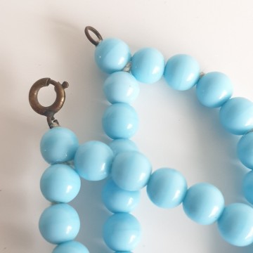Short double row antique necklace with baby blue glass beads - Bliinkt