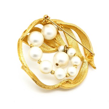 Kramer goldtone brooch with faux pearls