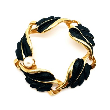 Kramer ronde bladbroche met wit en zwart emaille