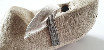 Kramer - brushed silvertone dangle brooch and earring set - Bliinkt