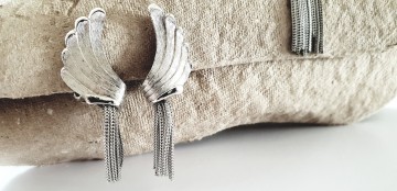 Kramer - brushed silvertone dangle brooch and earring set - Bliinkt