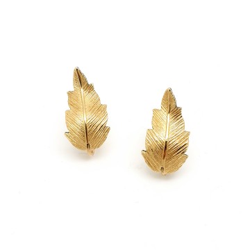 Krementz 14 kt gold overlay blaadjesoorbellen