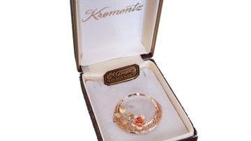 Krementz Rose verfijnde goudkleurige tri-color roos broche 50's in box