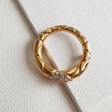 Krementz round goldtone brooch with clear strass