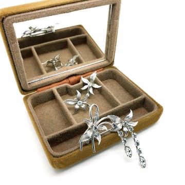 Krementz goldplated brooch and earring set with rhinestones