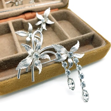 Krementz goldplated brooch and earring set with rhinestones