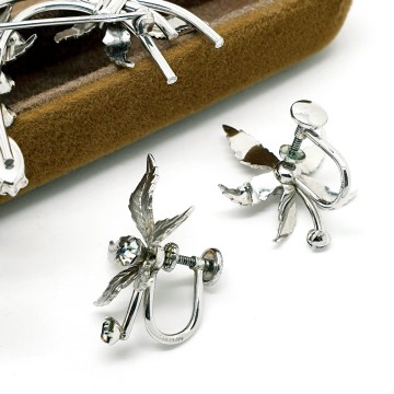 Krementz goldplated brooch and earring set with rhinestones