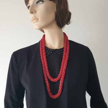 Long weighty necklace with tube shaped coral red glass beads - Bliinkt