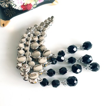 Large dangle brooch with two shades of black rhinestones and black faceted beads - Bliinkt