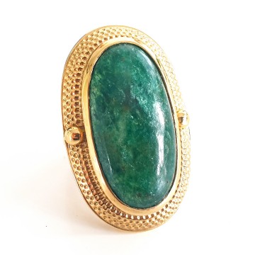 Large gold bonded ring with green stone - Bliinkt