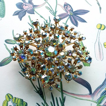 Large goldtone clear aurora borealis brooch - Bliinkt