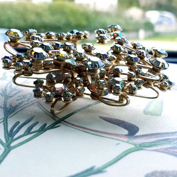 Large goldtone clear aurora borealis brooch - Bliinkt