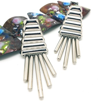 Large silvertone dangle earrings - Bliinkt