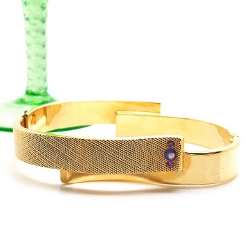 LDADPR - goldtone bangle with purple rhinestones - Bliinkt