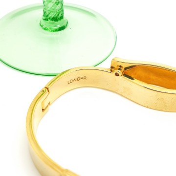 LDADPR - goldtone bangle with purple rhinestones - Bliinkt