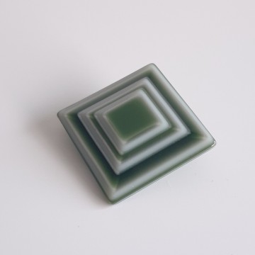 Lea Stein - geometrical, square, moss green and white 60s brooch - Bliinkt