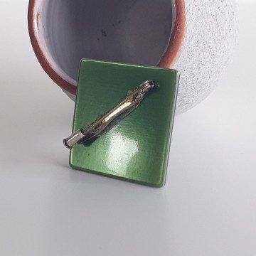 Lea Stein - geometrical, square, moss green and white 60s brooch - Bliinkt