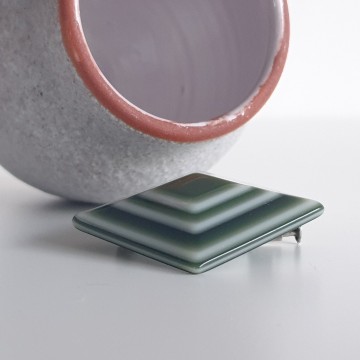 Lea Stein - geometrical, square, moss green and white 60s brooch - Bliinkt