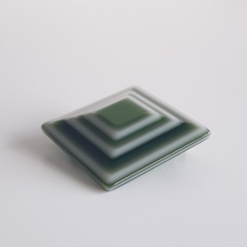 Lea Stein - geometrical, square, moss green and white 60s brooch - Bliinkt