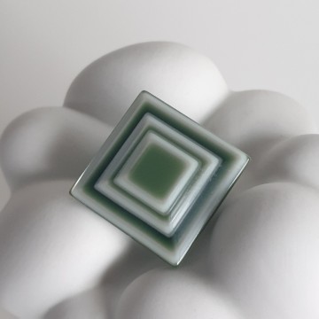 Lea Stein - geometrical, square, moss green and white 60s brooch - Bliinkt