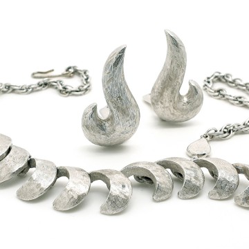 Ledo brushed silvertone necklace and earring set