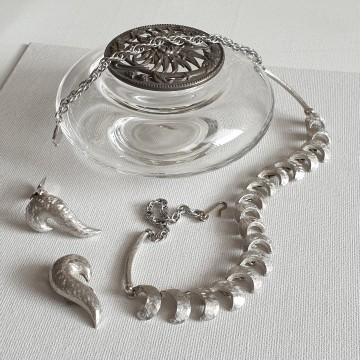 Ledo brushed silvertone necklace and earring set