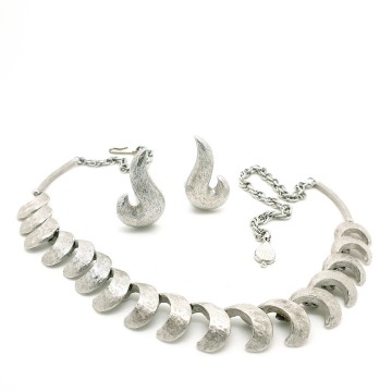Ledo brushed silvertone necklace and earring set