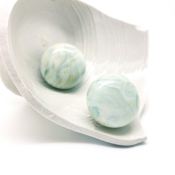 Light green marbled plastic domed clip earrings clipoorbellen - Bliinkt