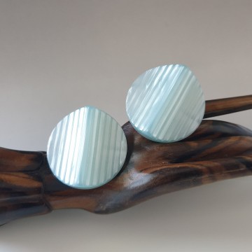 Light green plastic ribbed 80s earrings back - Bliinkt