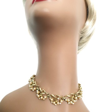 Short goldtone 50s necklace with faux pearls and ab rhinestones - Bliinkt