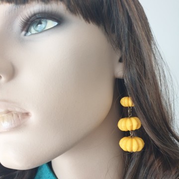 Long canary yellow dangle earrings with plastic pumpkin-like beads - Bliinkt